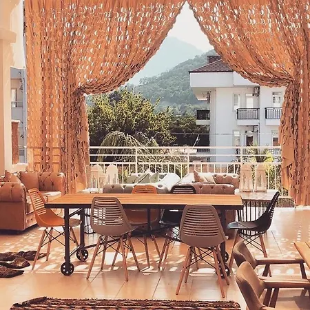 Esquire And Lounges Hotell