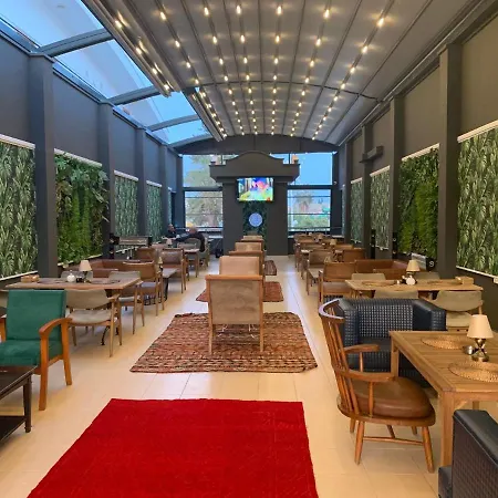 Esquire And Lounges Hotell