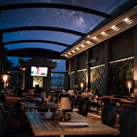 Hotell Esquire And Lounges